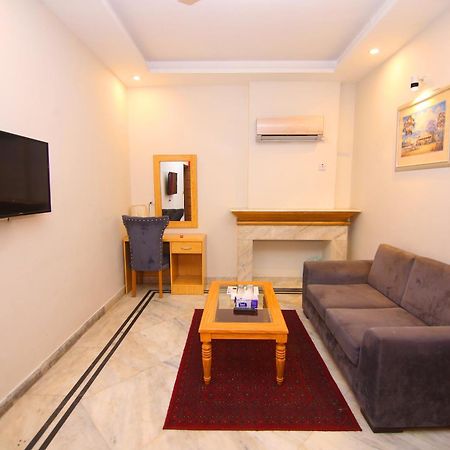 Premier Inn Mall ลาฮอร์ ภายนอก รูปภาพ