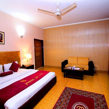 Premier Inn Mall ลาฮอร์ ภายนอก รูปภาพ