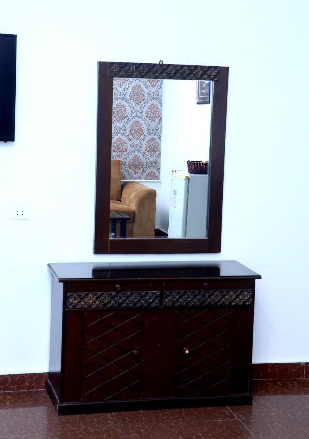 Premier Inn Mall ลาฮอร์ ภายนอก รูปภาพ