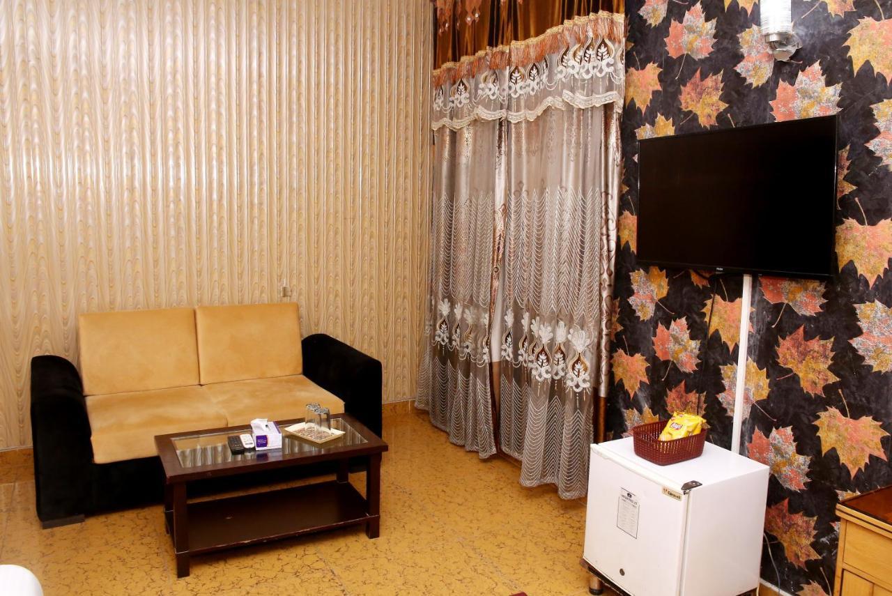 Premier Inn Mall ลาฮอร์ ภายนอก รูปภาพ