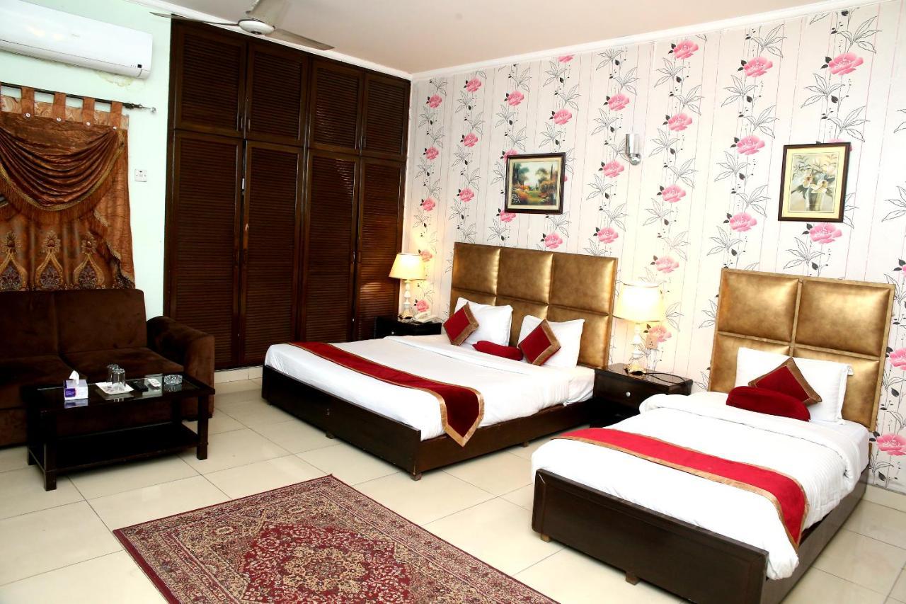 Premier Inn Mall ลาฮอร์ ภายนอก รูปภาพ