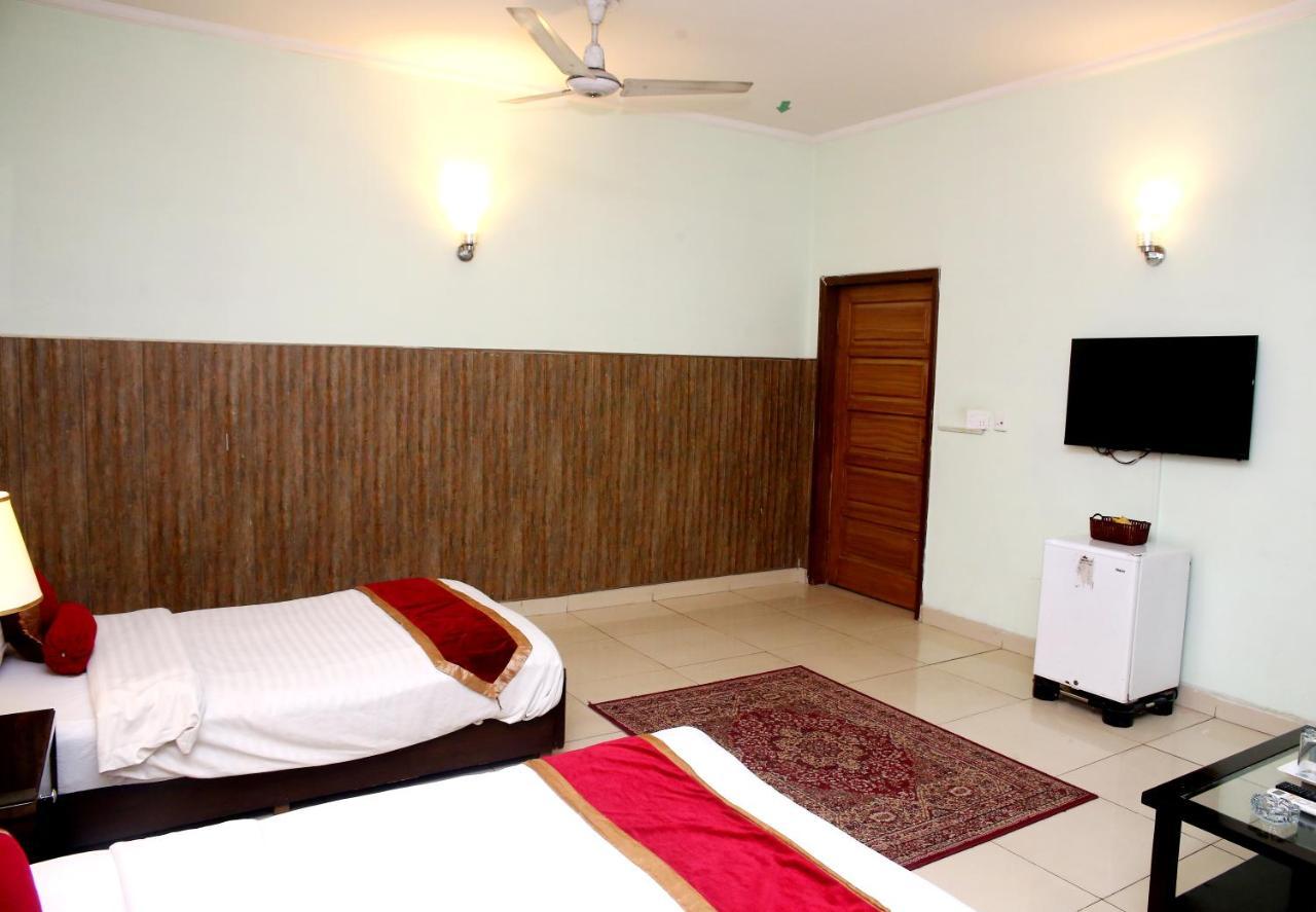 Premier Inn Mall ลาฮอร์ ภายนอก รูปภาพ