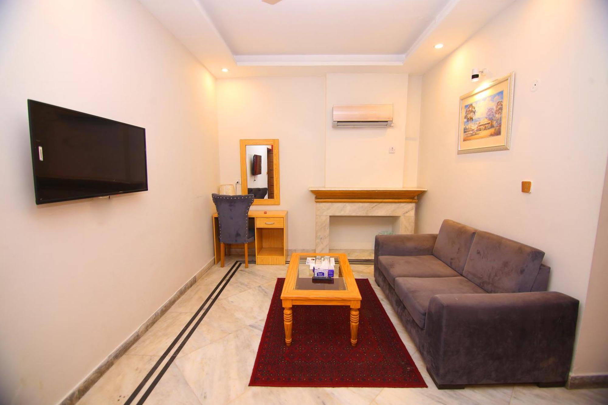 Premier Inn Mall ลาฮอร์ ภายนอก รูปภาพ