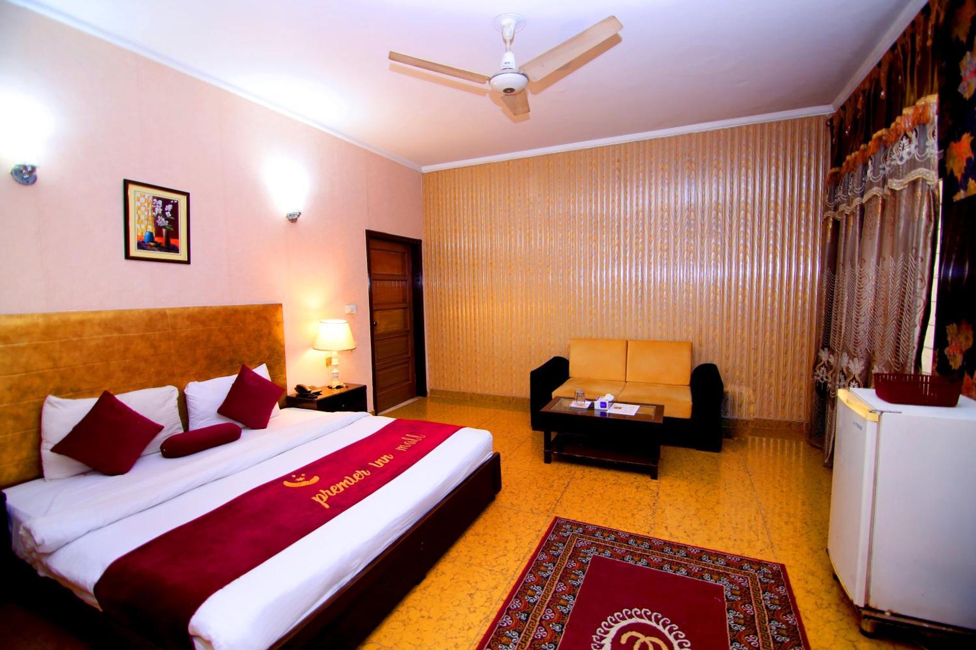 Premier Inn Mall ลาฮอร์ ภายนอก รูปภาพ